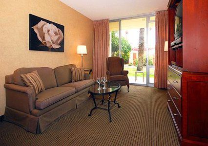 Quality Inn & Suites Downtown Phoenix Room photo