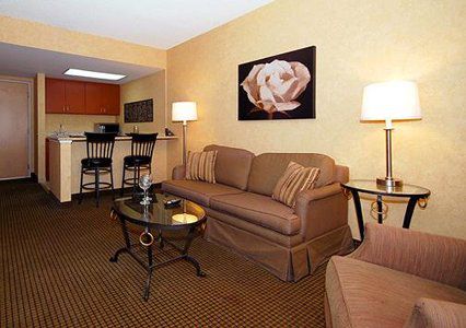Quality Inn & Suites Downtown Phoenix Room photo