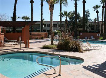 Quality Inn & Suites Downtown Phoenix Exterior photo