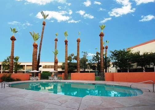 Quality Inn & Suites Downtown Phoenix Facilities photo