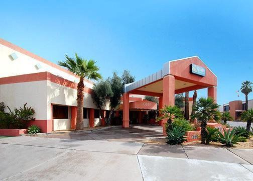 Quality Inn & Suites Downtown Phoenix Exterior photo